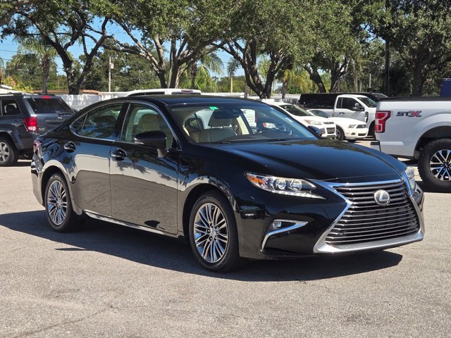 2017 Lexus ES 350 photo 3