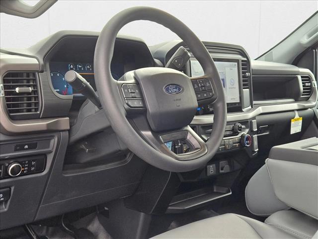 2025 Ford F-150 XL photo 3