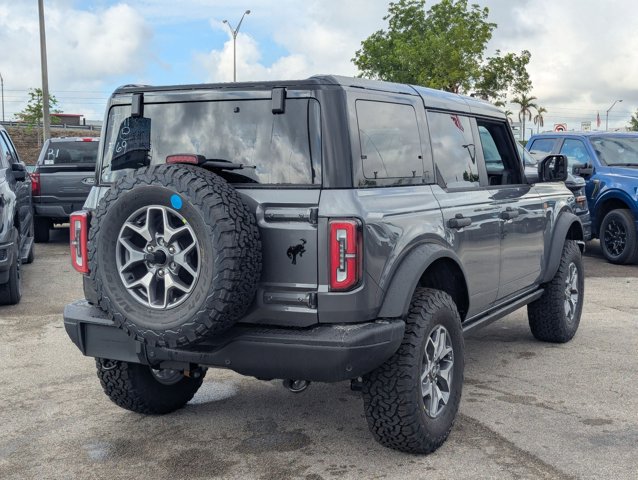 2025 Ford Bronco Badlands photo 2