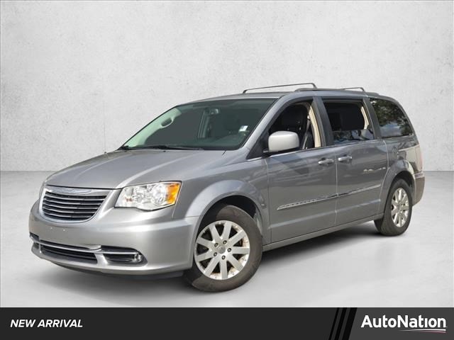 2016 Chrysler Town & Country Touring's photo
