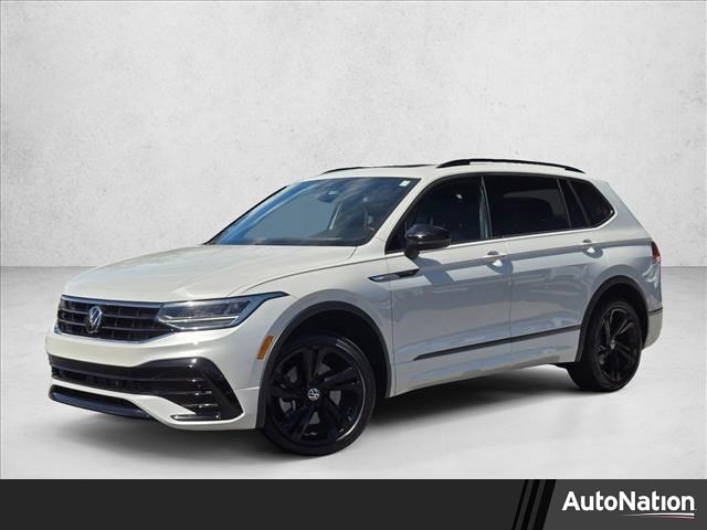 2023 Volkswagen Tiguan SE R-LINE BLACK's photo