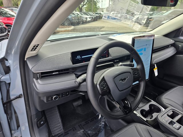 2025 Ford Mustang Mach-E Premium photo 3