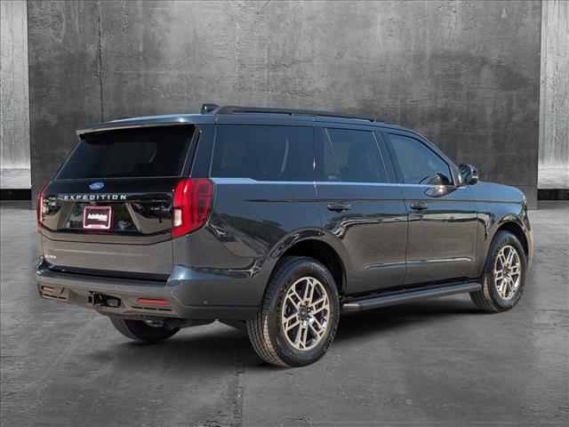 2025 Ford Expedition photo 2