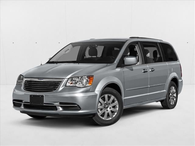 2016 Chrysler Town & Country Touring's photo