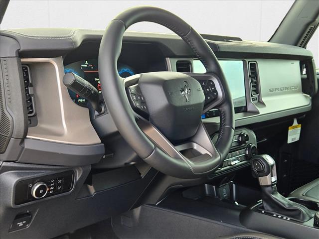 2025 Ford Bronco Outer Banks photo 2