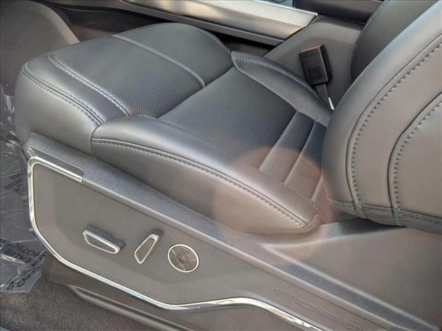 2025 Ford F-150 Platinum photo 4