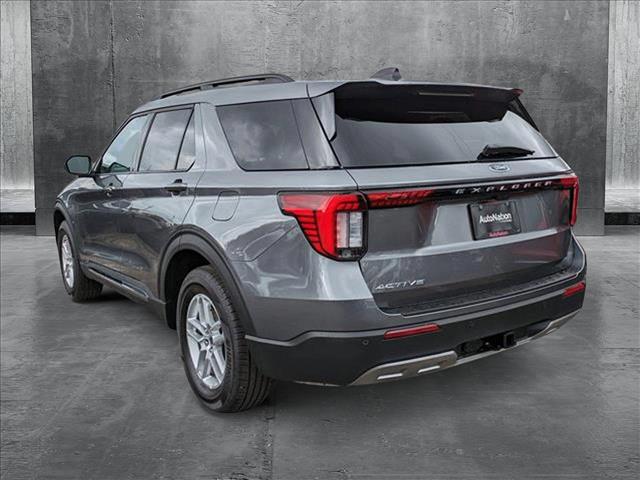 2025 Ford Explorer photo 2