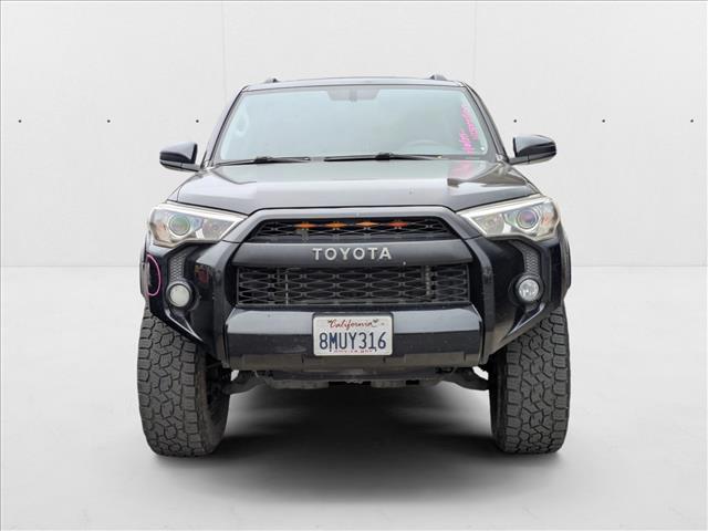 2019 Toyota 4Runner SR5 photo 2