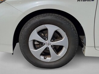2013 Toyota Prius Four photo 14
