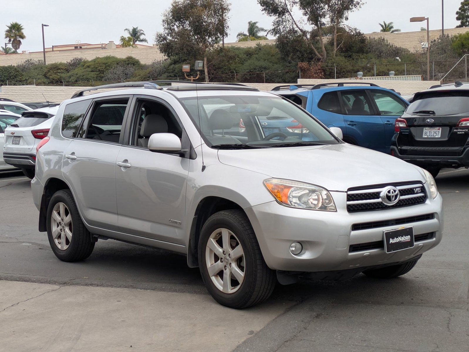 2007 Toyota RAV4 Limited photo 2