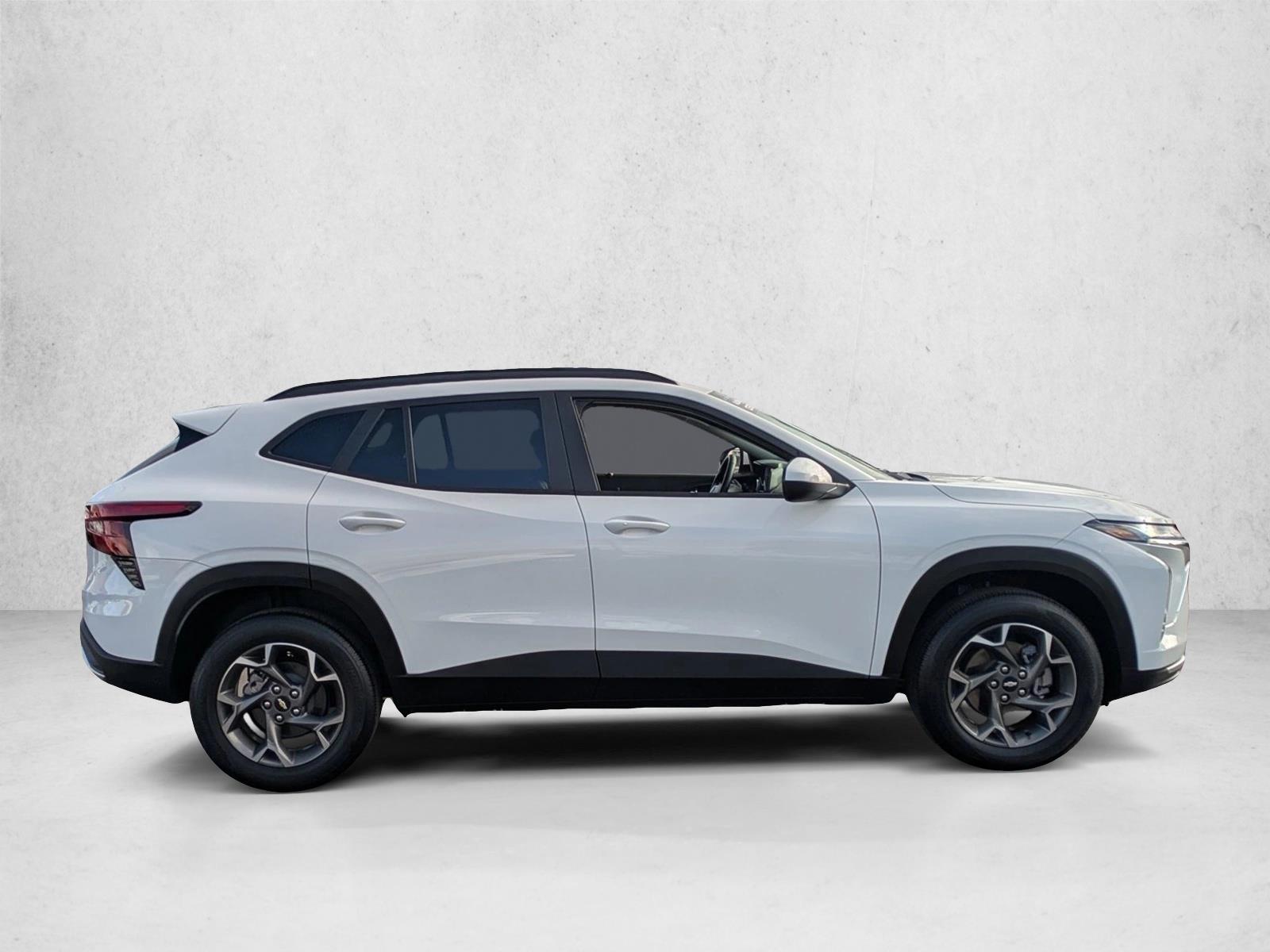 2025 Chevrolet Trax LT photo 4