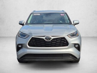 2021 Toyota Highlander XLE photo 3