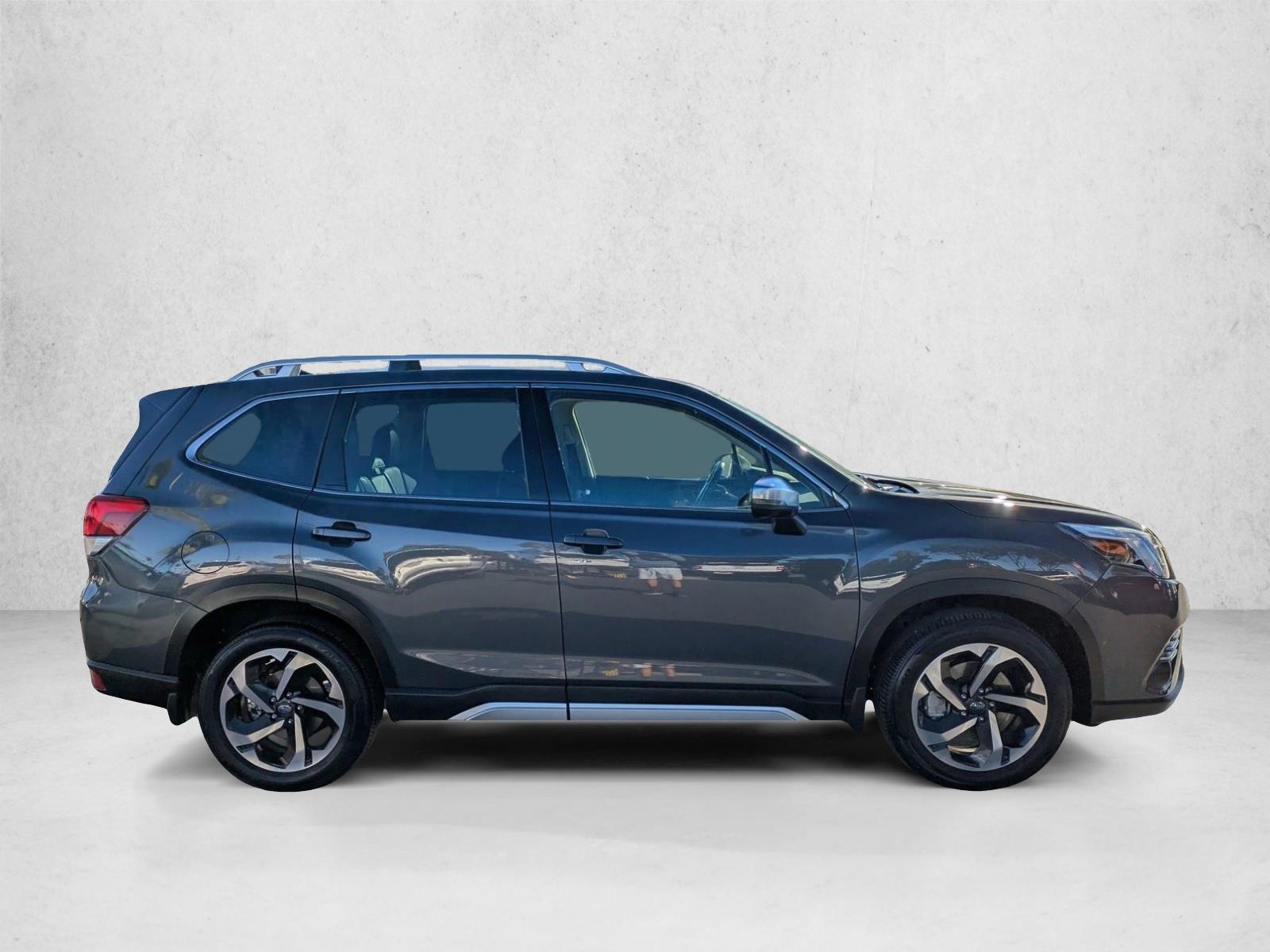 2023 Subaru Forester Touring photo 3