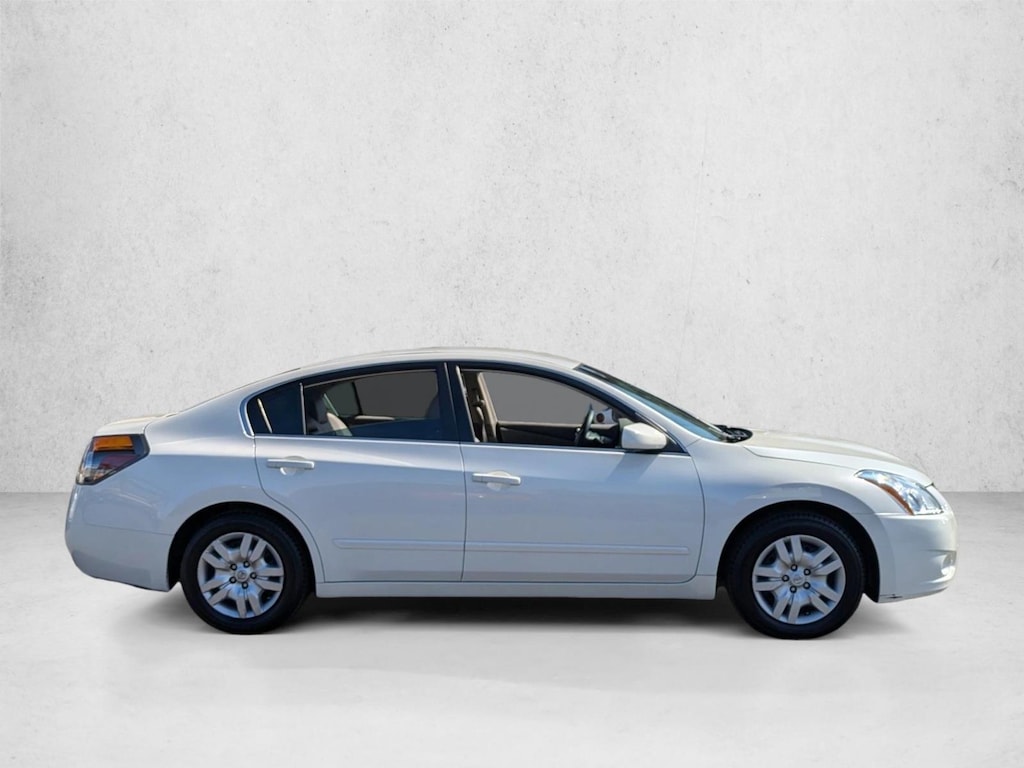 Used 2010 Nissan Altima 2.5 Sedan