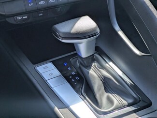 2025 Hyundai Elantra SE photo 12
