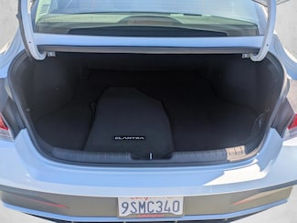 2025 Hyundai Elantra SE photo 6