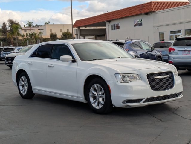 2020 Chrysler 300 Touring photo 3