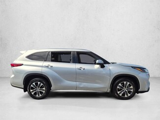 2021 Toyota Highlander XLE photo 8