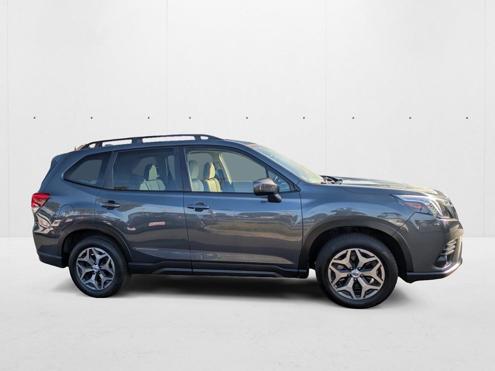 2023 Subaru Forester Premium photo 4