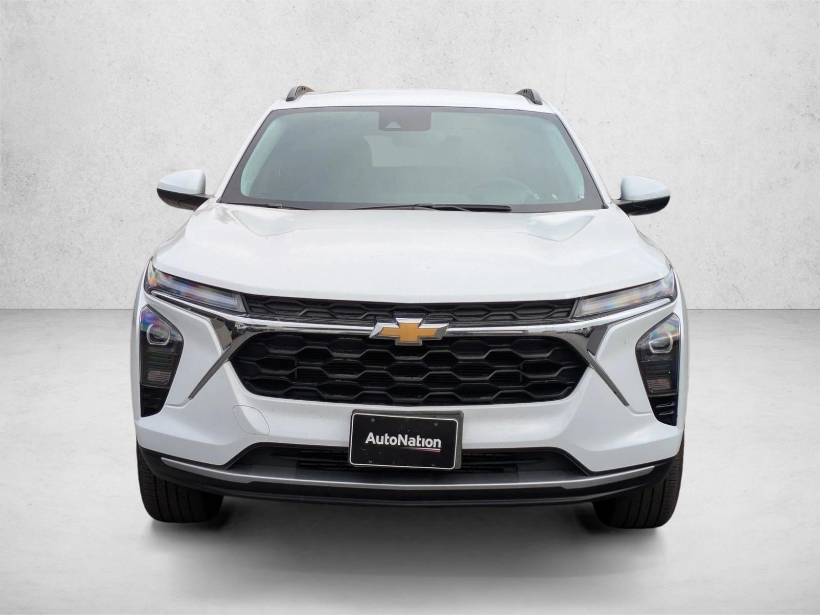 2025 Chevrolet Trax LT photo 2