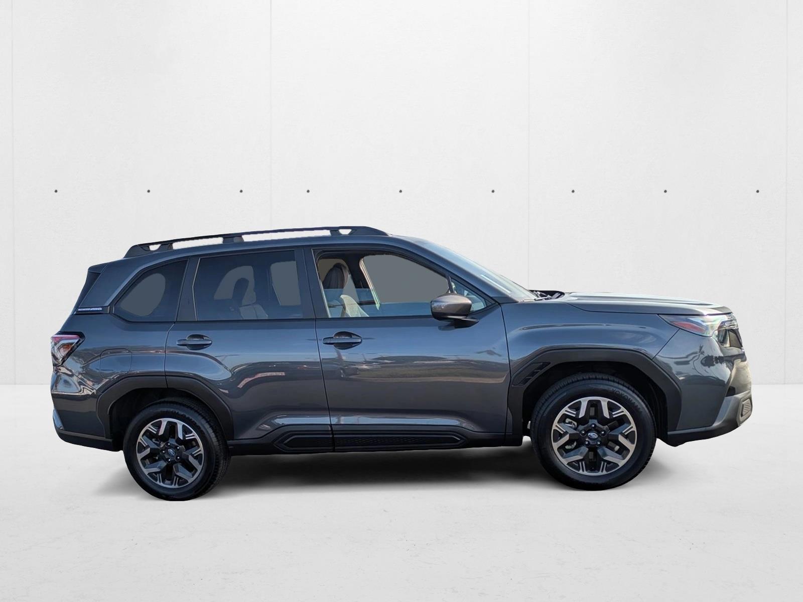 2025 Subaru Forester Premium Base photo 4