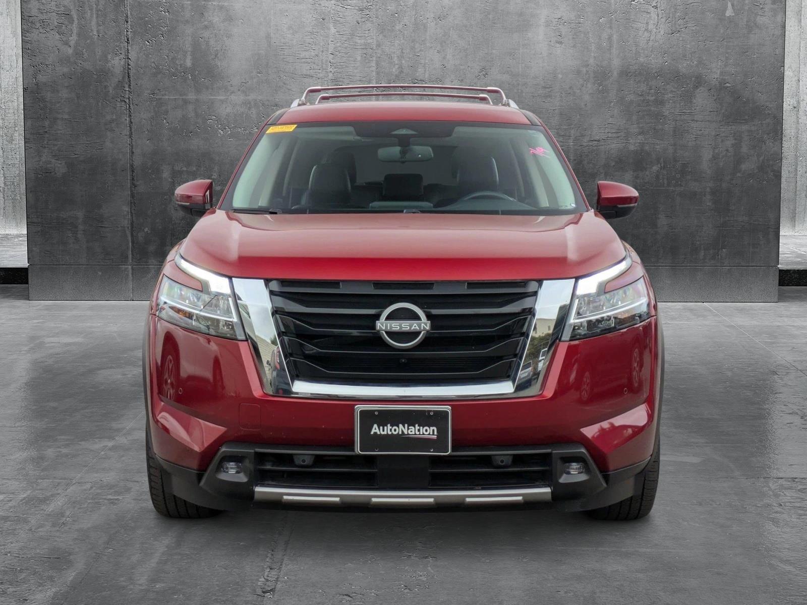 2022 Nissan Pathfinder SL photo 2