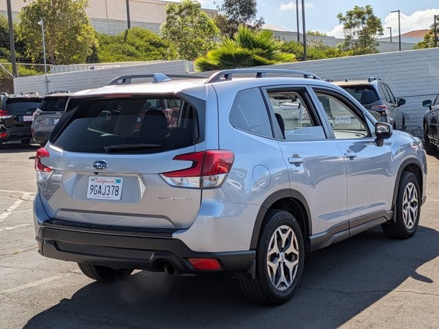 2023 Subaru Forester Premium photo 5