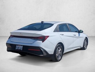 2025 Hyundai Elantra SE photo 5