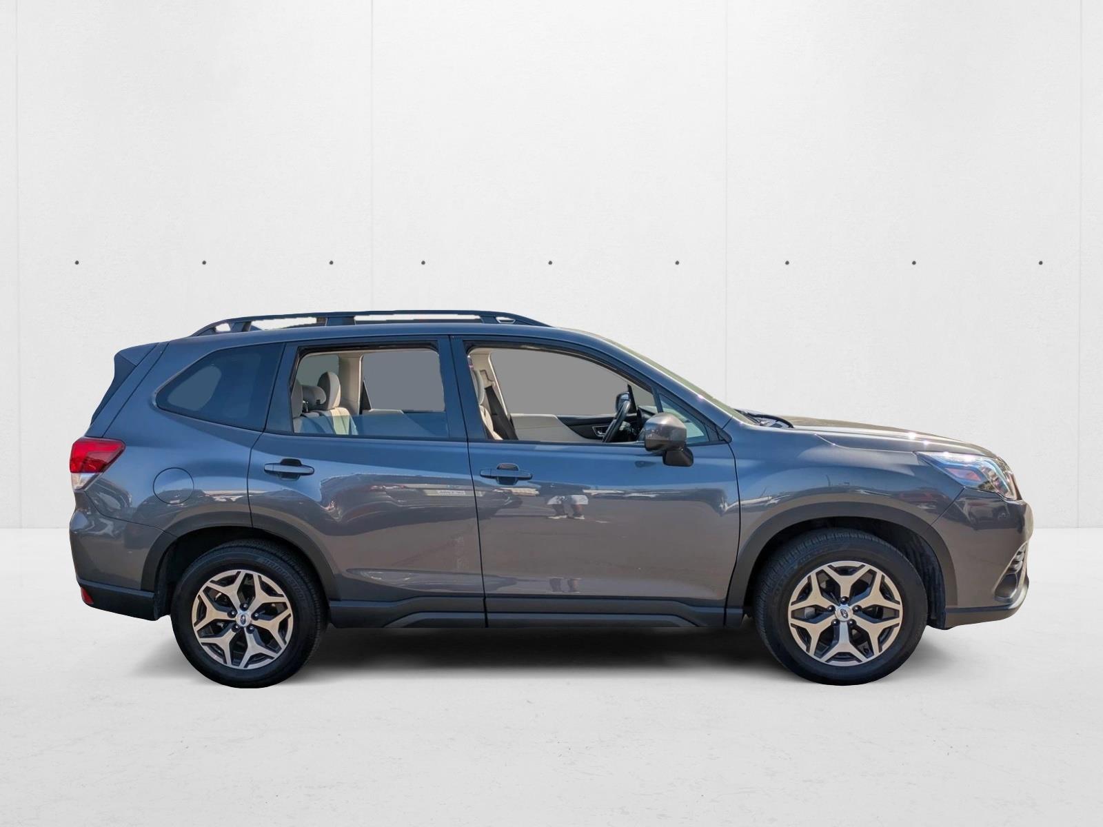 2023 Subaru Forester Premium photo 4