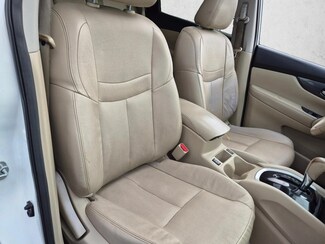 2015 Nissan Rogue SL photo 18