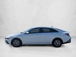 2025 Hyundai Elantra SE photo 9