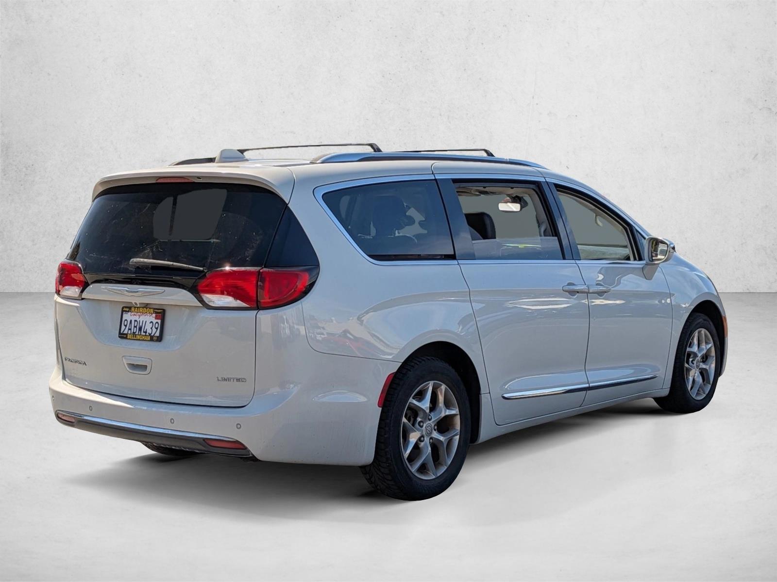 2017 Chrysler Pacifica Limited photo 6