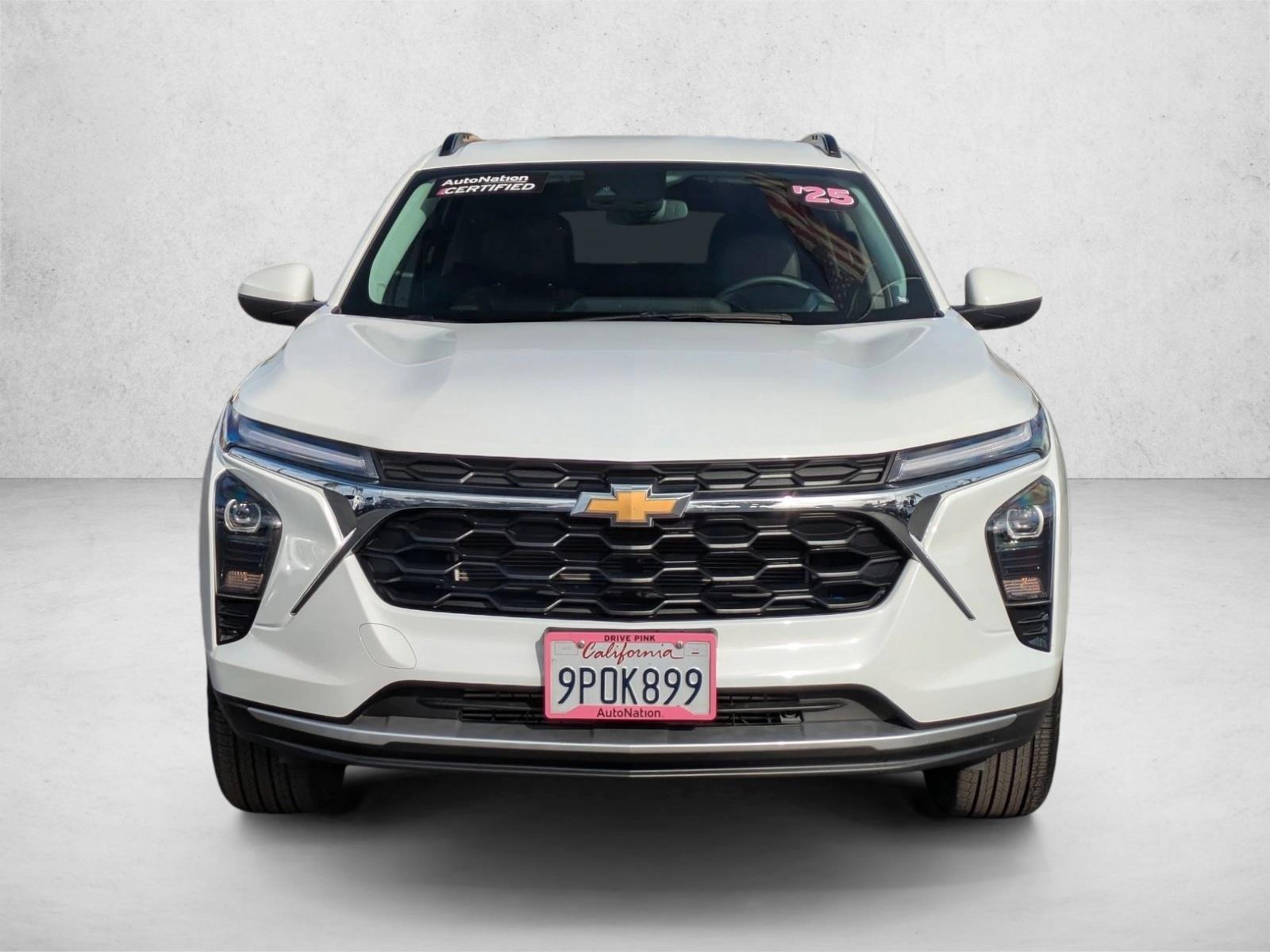 2025 Chevrolet Trax LT photo 2