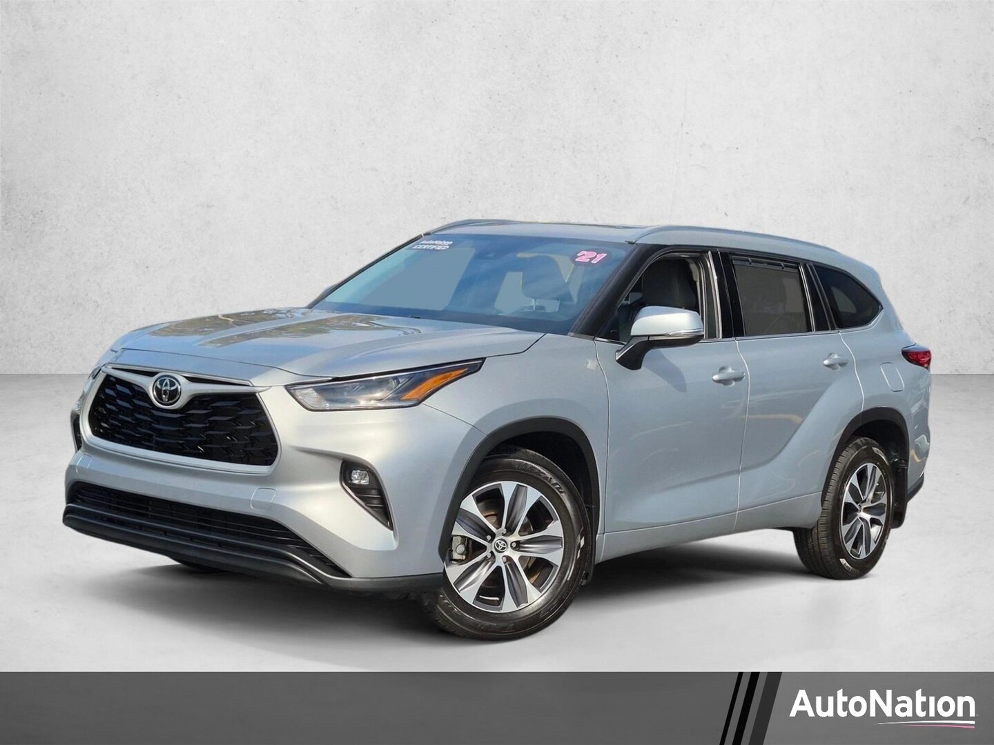 2021 Toyota Highlander XLE in Celestial Silver