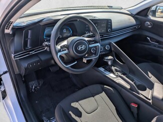 2025 Hyundai Elantra SE photo 10