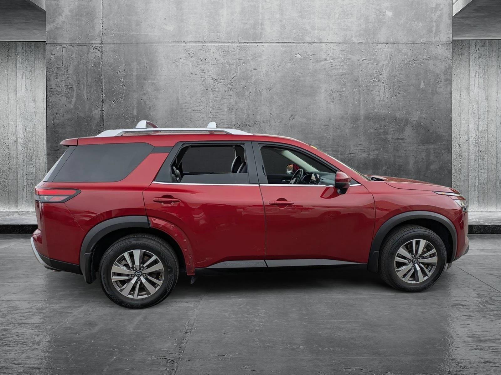 2022 Nissan Pathfinder SL photo 4