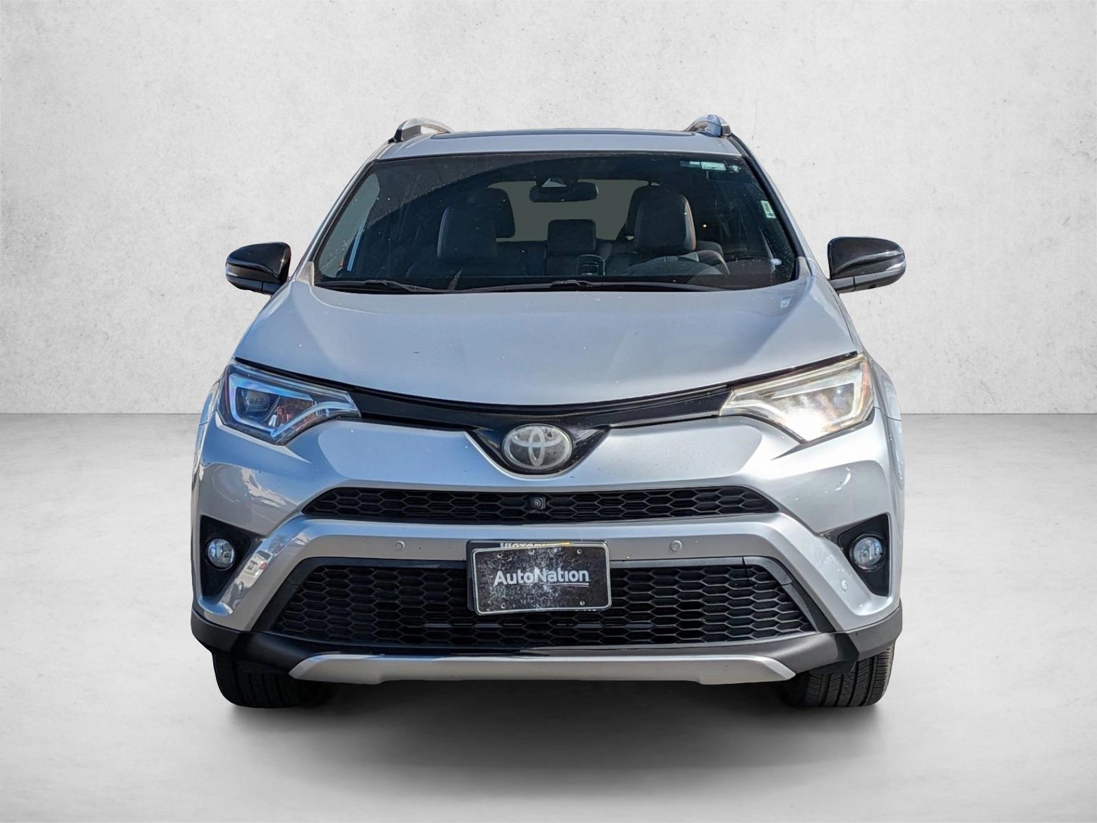 2016 Toyota RAV4 SE photo 3