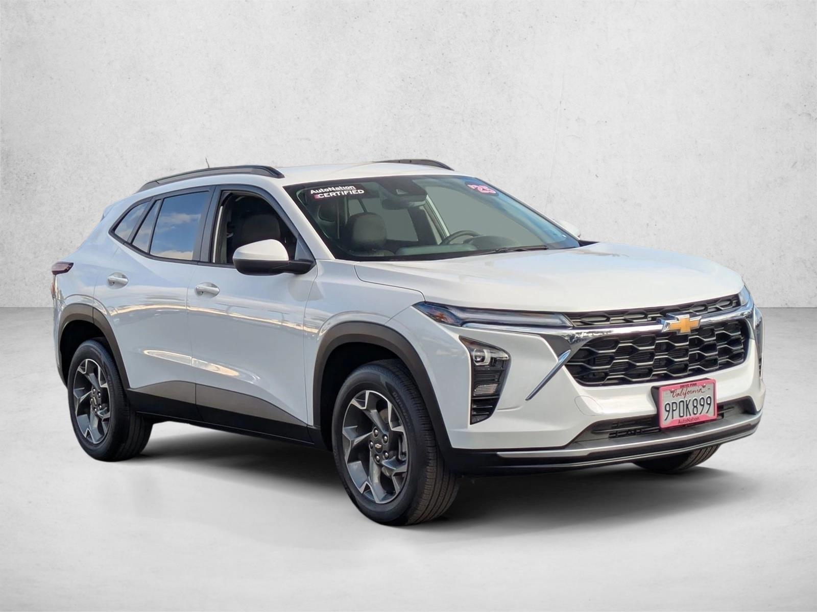 2025 Chevrolet Trax LT photo 3