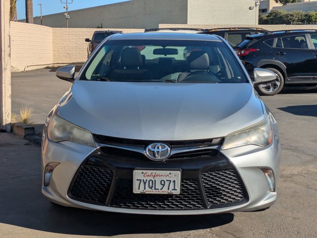 2017 Toyota Camry SE photo 2