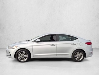 2018 Hyundai Elantra SEL photo 2