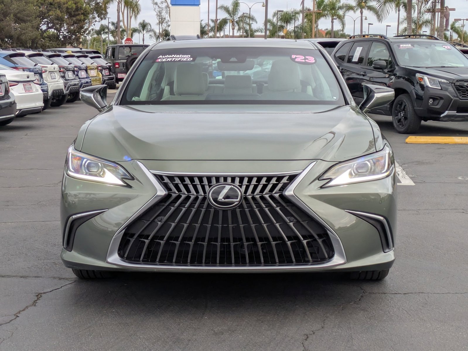 2023 Lexus ES 300h photo 2