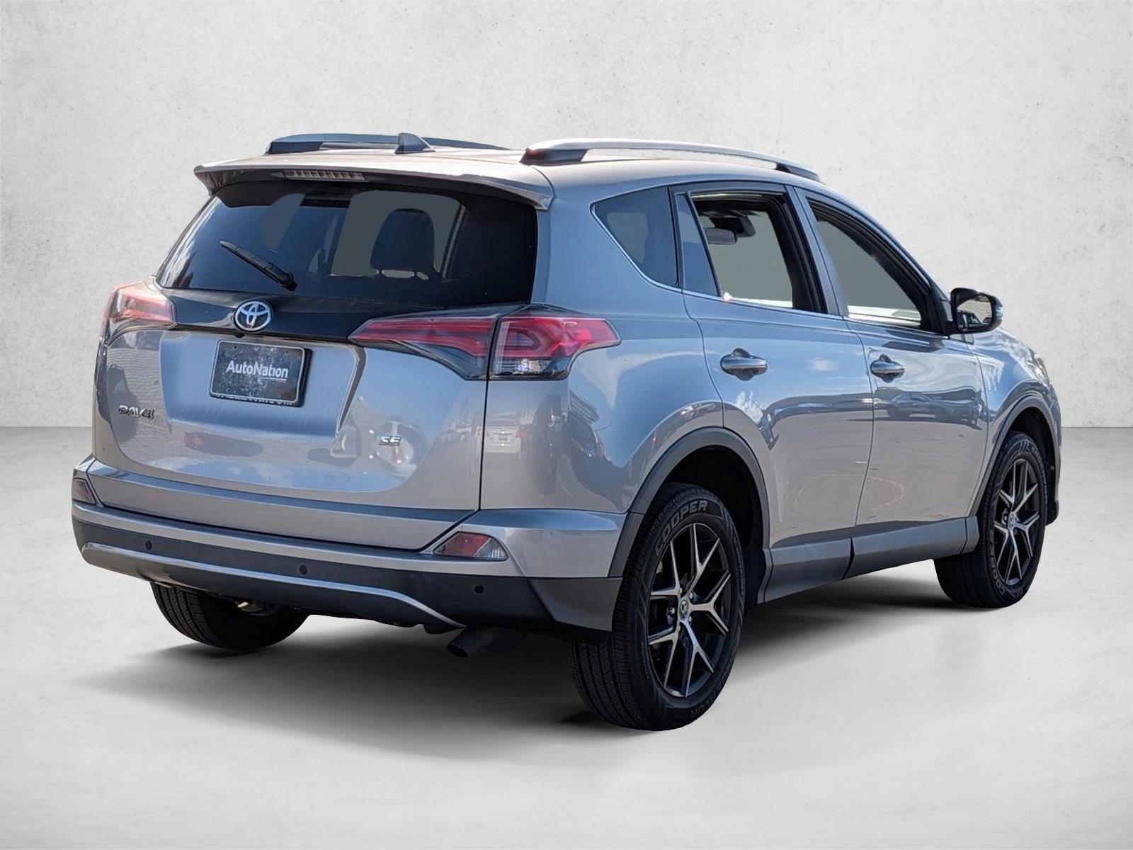 2016 Toyota RAV4 SE photo 6