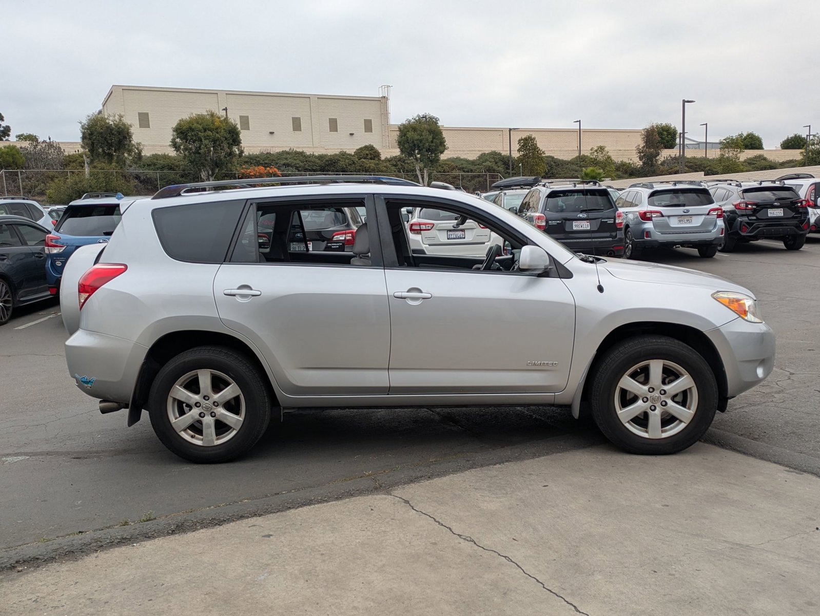 2007 Toyota RAV4 Limited photo 3