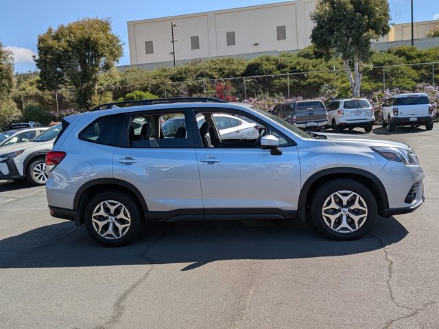 2023 Subaru Forester Premium photo 4
