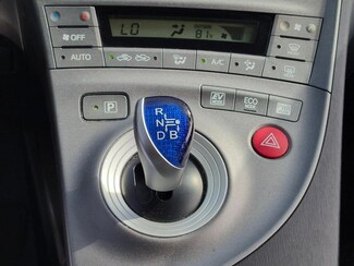 2013 Toyota Prius Four photo 9