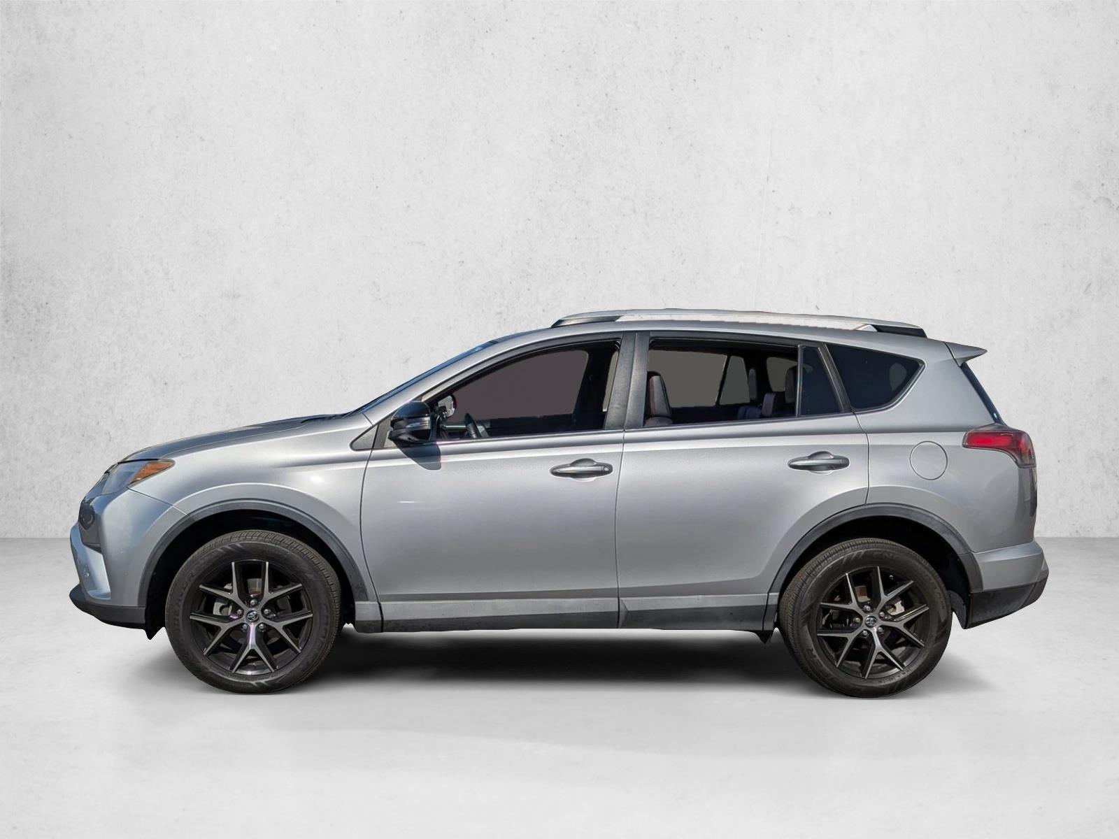 2016 Toyota RAV4 SE photo 2