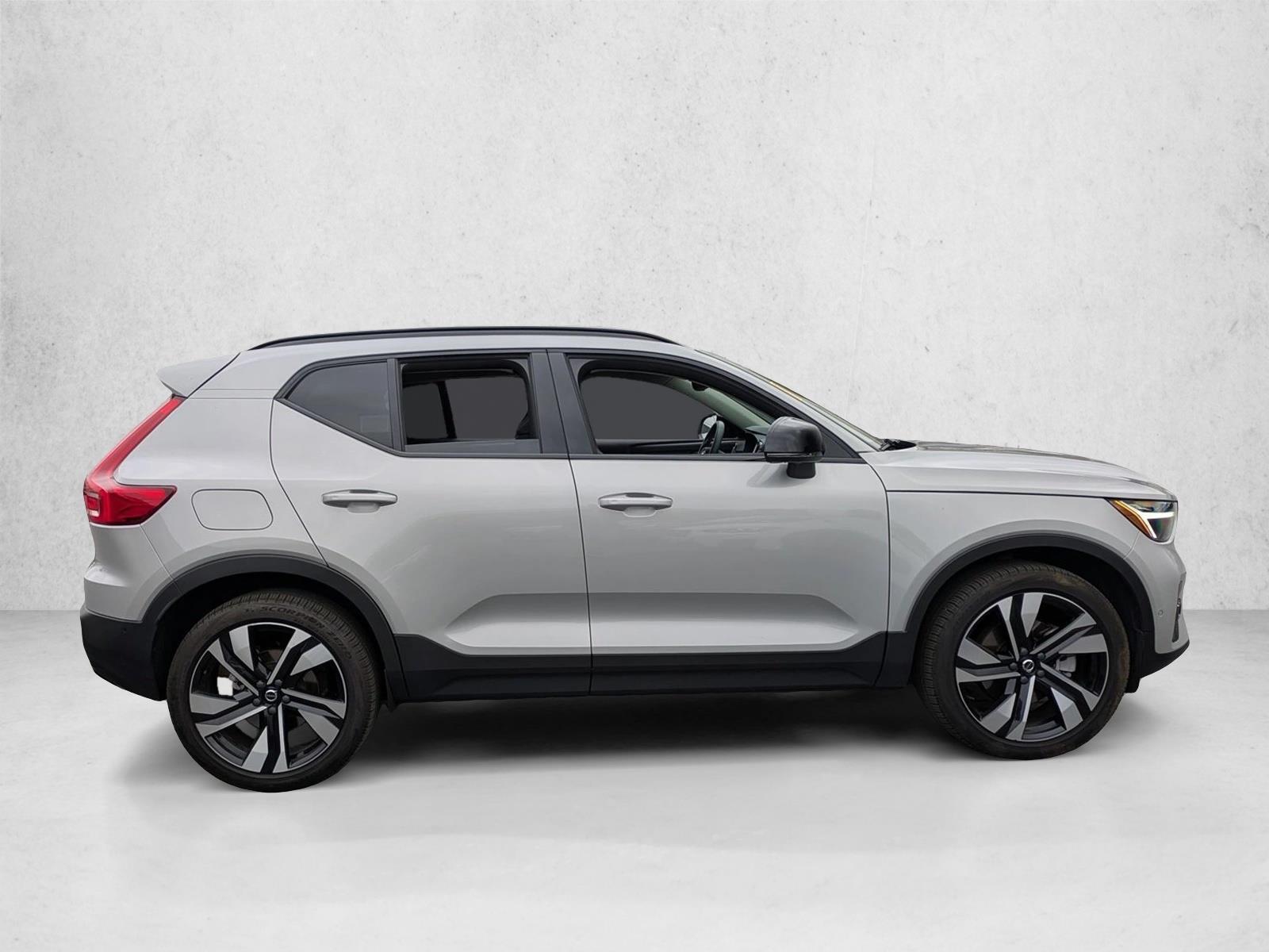 2023 Volvo XC40 AWD Plus photo 3