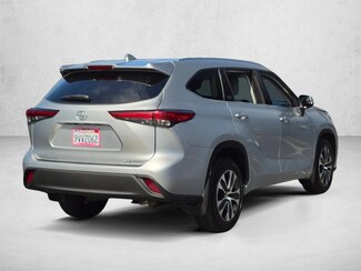 2021 Toyota Highlander XLE photo 7