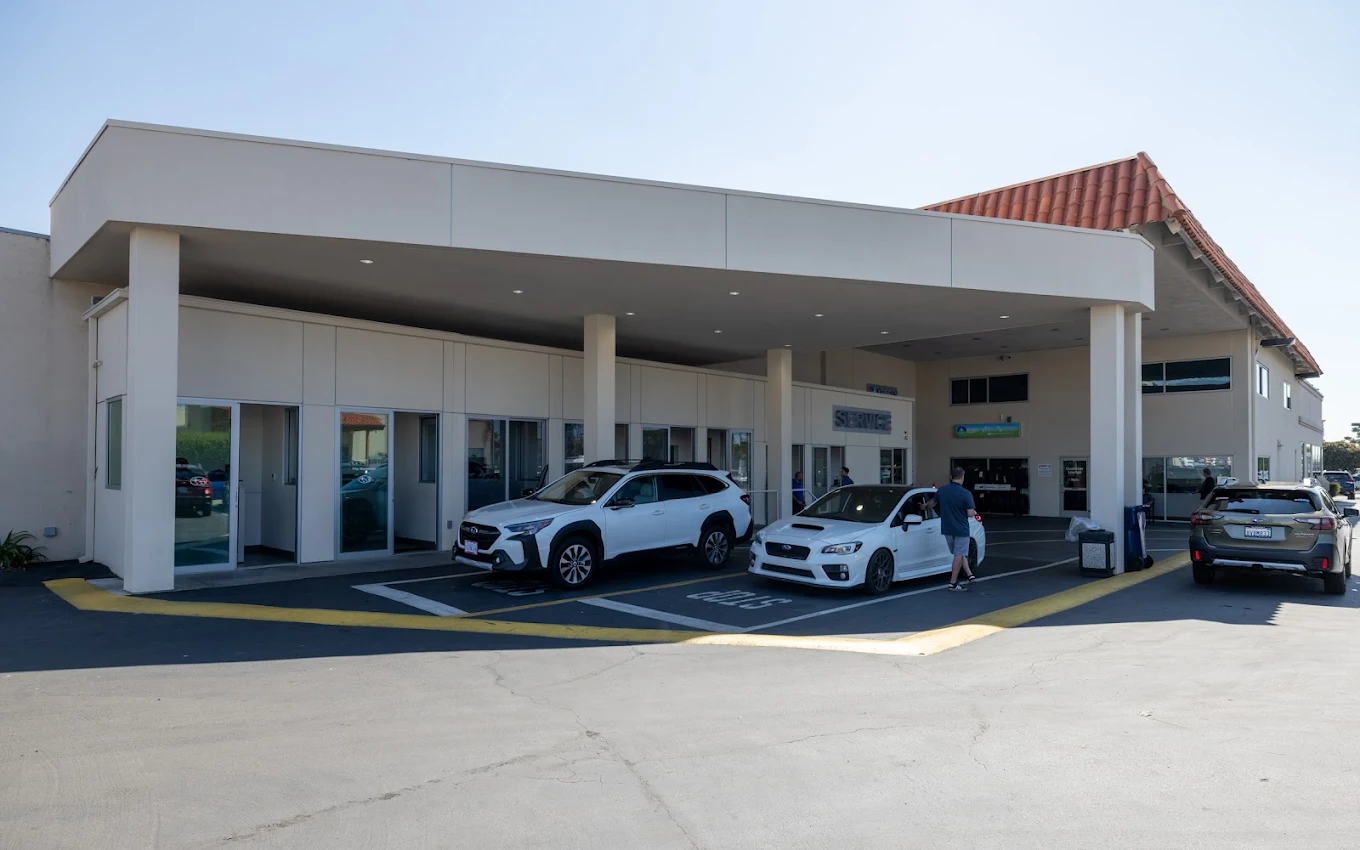 AutoNation%20Subaru%20Carlsbad%20Service%20Bay.webp