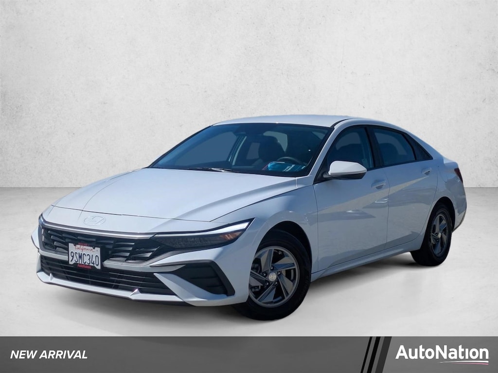 Used 2025 Hyundai Elantra SE Sedan